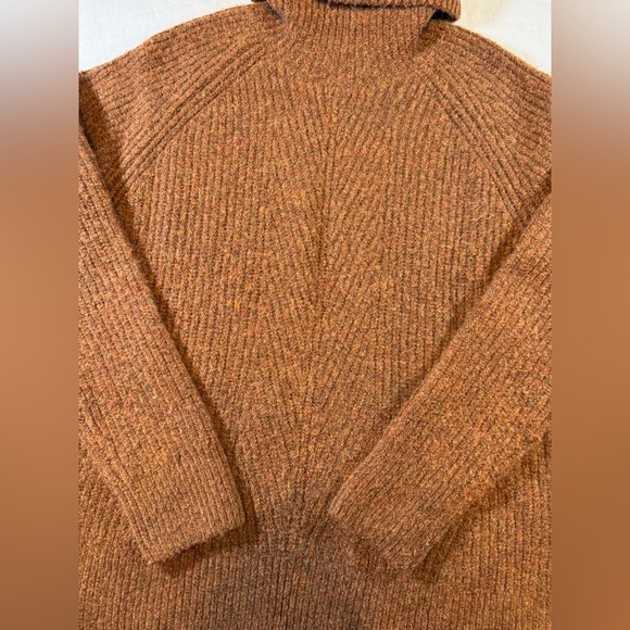Madewell Mercer Turtleneck Sweater in Coziest Yarn in Brown Heather Cider - Picture 4 of 10